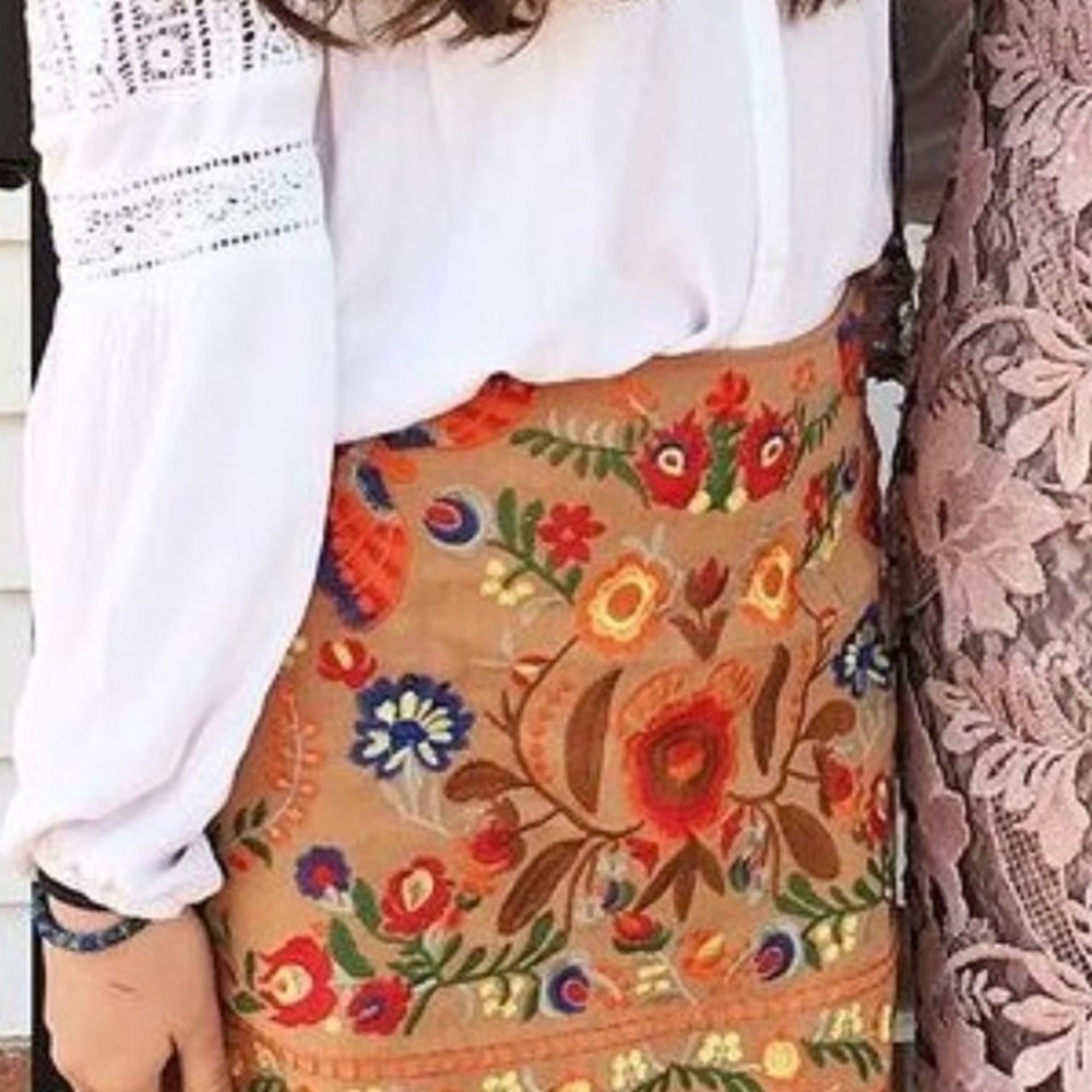 Umgee Embroidered Floral Bohemian Country Cowgirl Western Mini Skirt Tan Lined S
